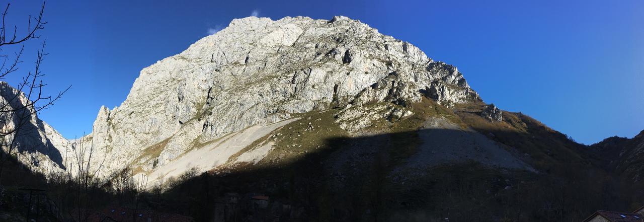 Albergue Villa De Bulnes Exterior photo