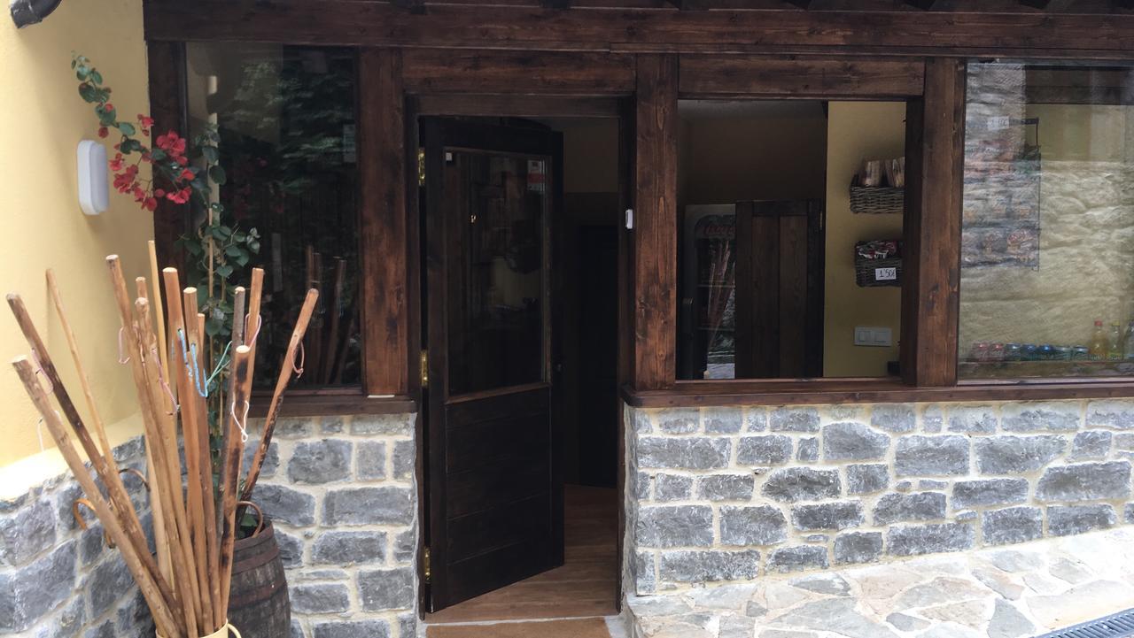 Albergue Villa De Bulnes Exterior photo